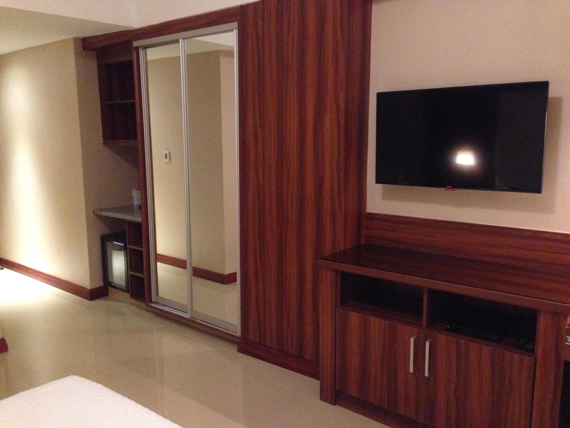 Park Tower Hotel 4*